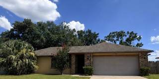 Spacious Home with Large Yard and Central Location! Close to Major Shopping and Dining! Gallery 1