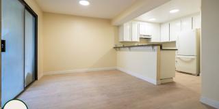 Remodeled 3 Bedroom Townhouse | Private Patio | Washer/Dryer Gallery 7