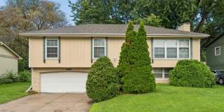 Fantastic Central Omaha 3-bed, 2.5-bath Home Gallery 1