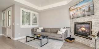 710 E Avenue Gallery 22