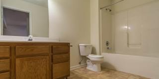 202 E 20th - 4-Bed/3-Bath Townhouse - Walking distance to stadium! Gallery 12