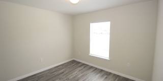 Roomy 3 Bed 2 Bath Duplex Home for Rent w Lawn Cutting Included! Gallery 9