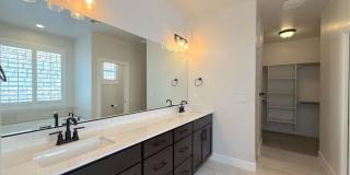 60 740 North Gallery 13