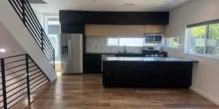 5638 Woodman Avenue Gallery 5