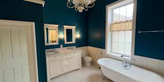 Premium location!  Downtown 3BR 2.5BA with 2 car garage Gallery 10