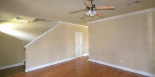 Charming New Orleans Style Townhouse in Gated Community on LSU bus route Gallery 24