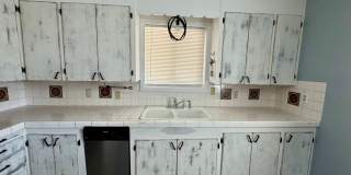 Renovated 2 bed 1 bath duplex near town center Gallery 16