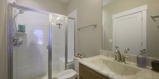 Stunning 4 bed, 4 Bath with Private Rooftop Terrace & Garage Gallery 6