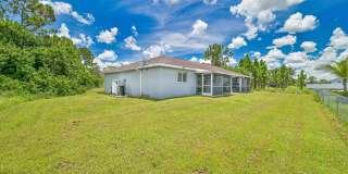 Well Maintained Duplex in Lehigh with 1 Car Garage! Gallery 3