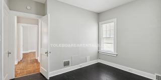 4138 N Lockwood Ave Upper Gallery 40