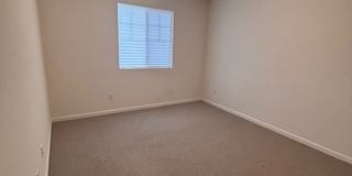 Welcome home to this beautiful Murrieta Town Home! Gallery 42