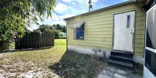 FIRST MONTH RENT FREE! Cute and Quiet 2/2 in N. Ft. Myers Gallery 24