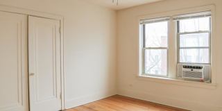 1100 West Roscoe Gallery 4