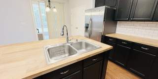 Beautiful Home with Private Wooded Backyard Beautiful Home with Private Wooded Backyard Gallery 6