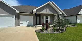 Charming 4 bedroom 3 bathroom Rental in Waters Edge Gallery 1