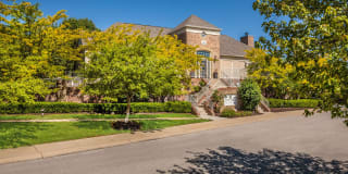 Linden Square Gallery 6