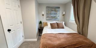 Fully Furnished And Updated 4 bedroom 2 bath house for Lease Gallery 14
