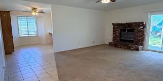 3+2 w/garage and large fenced backyard Gallery 3