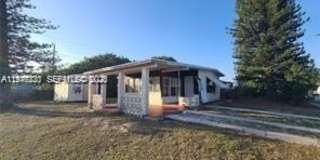 1511 NE 40th St Gallery 1