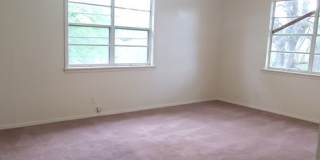 Huge 3 bedroom/1 bath upstairs apartment with Water, Gas Range and Refrigerator! Gallery 14