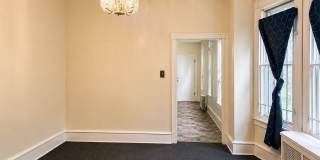 Spacious 6-Bedroom Rental in North Philadelphia | Small Dogs Welcome Gallery 4