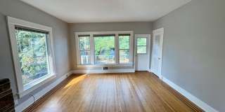 1420 Warren Ave N Apartments Gallery 10