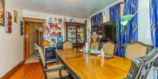 792 Washington Avenue Gallery 6