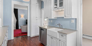 Stunning 3 bedroom main floor unit in prime Saint Paul location. Gallery 7
