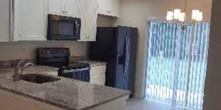 Exceptional Fully Remodeled 2-Bedroom, 2-Bath Duplex in University PlaceFenced Yard Gallery 4