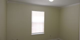 Centrally located with easy access to bases & shopping! Gallery 21