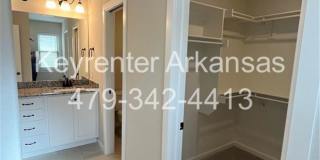 Modern 3‑Bed, 2‑Bath Home with Fenced Yard Gallery 8