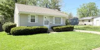 Charming 2-Bedroom Home Near Illinois State University Gallery 1