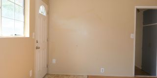 Single level duplex 2 br 1 ba in Chula Vista CA Gallery 9