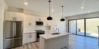 Modern Executive Level Condo near Colbert Hills Golf Course Gallery 1