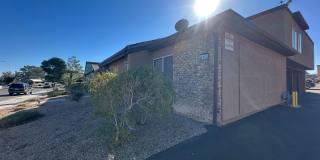 2 Bedroom Upstairs Condo with Bonus Room Near UNLV! Gallery 3