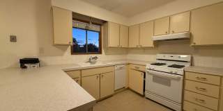 Upper unit duplex with views! Gallery 1