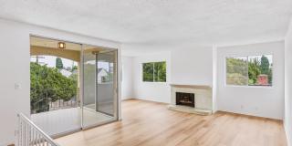 HUGE TOP FLOOR 2 BED 2 BATH IN PRIME SANTA MONICA! -FIREPLACE, BALCONY & GARAGE PARKING SPACE Gallery 4