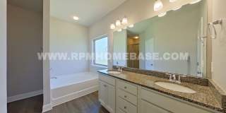 Spacious 4BR/2BA in Redstone Commons – Community Pool, Playground and Dog Park! Gallery 14
