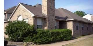 Spacious 3/2 duplex in great location Gallery 1