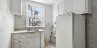 837 WINDERMERE Road Gallery 1