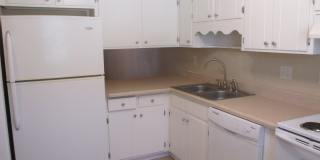 Stunning 2 Bed, 2 1/2 Bath Townhouse Available July 2026 Gallery 6