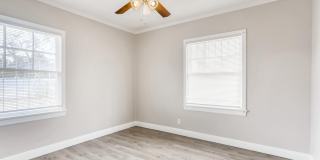 Modern 2 Bedroom House With A Huge Backyard! Gallery 13