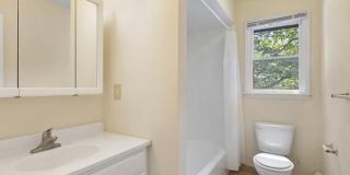 Village on the Green Apartments Gallery 8