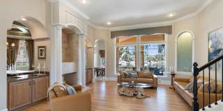 Stunning Lagoon Residence! Gallery 6