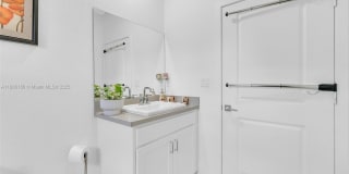 424 NE 4th Ave Gallery 32