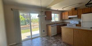 3 Bed 2 Bath Home: Fully Fenced Yard & Convenient Location Gallery 4