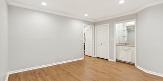GROUND-FLOOR 2-BEDROOM ALAMO HEIGHTS CONDOMINIUM Gallery 8
