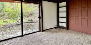 2 Bed / 2 Bath Lakeview Bellevue cottage $3,295/month Gallery 10