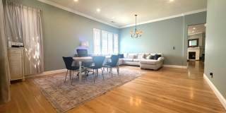 Gorgeous single story with Pool! Gallery 3