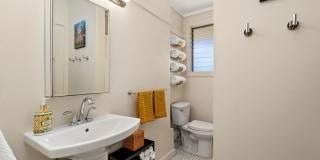 Spacious with split a/c units, solar, comfortable Island Home in Beautiful Kahala! Gallery 22